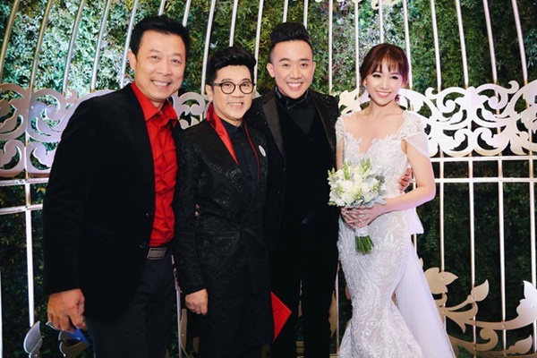  
NSƯT Thành Lộc đã đến dự đám cưới của Trấn Thành - Hari Won. (Ảnh: FB Trấn Thành) - Tin sao Viet - Tin tuc sao Viet - Scandal sao Viet - Tin tuc cua Sao - Tin cua Sao