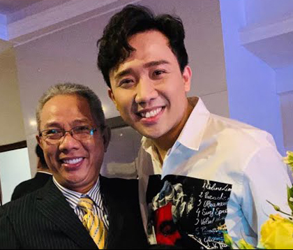  
Nghệ sĩ Trung Dân cũng là thần tượng to lớn của Trấn Thành. (Ảnh: FB Trấn Thành) - Tin sao Viet - Tin tuc sao Viet - Scandal sao Viet - Tin tuc cua Sao - Tin cua Sao