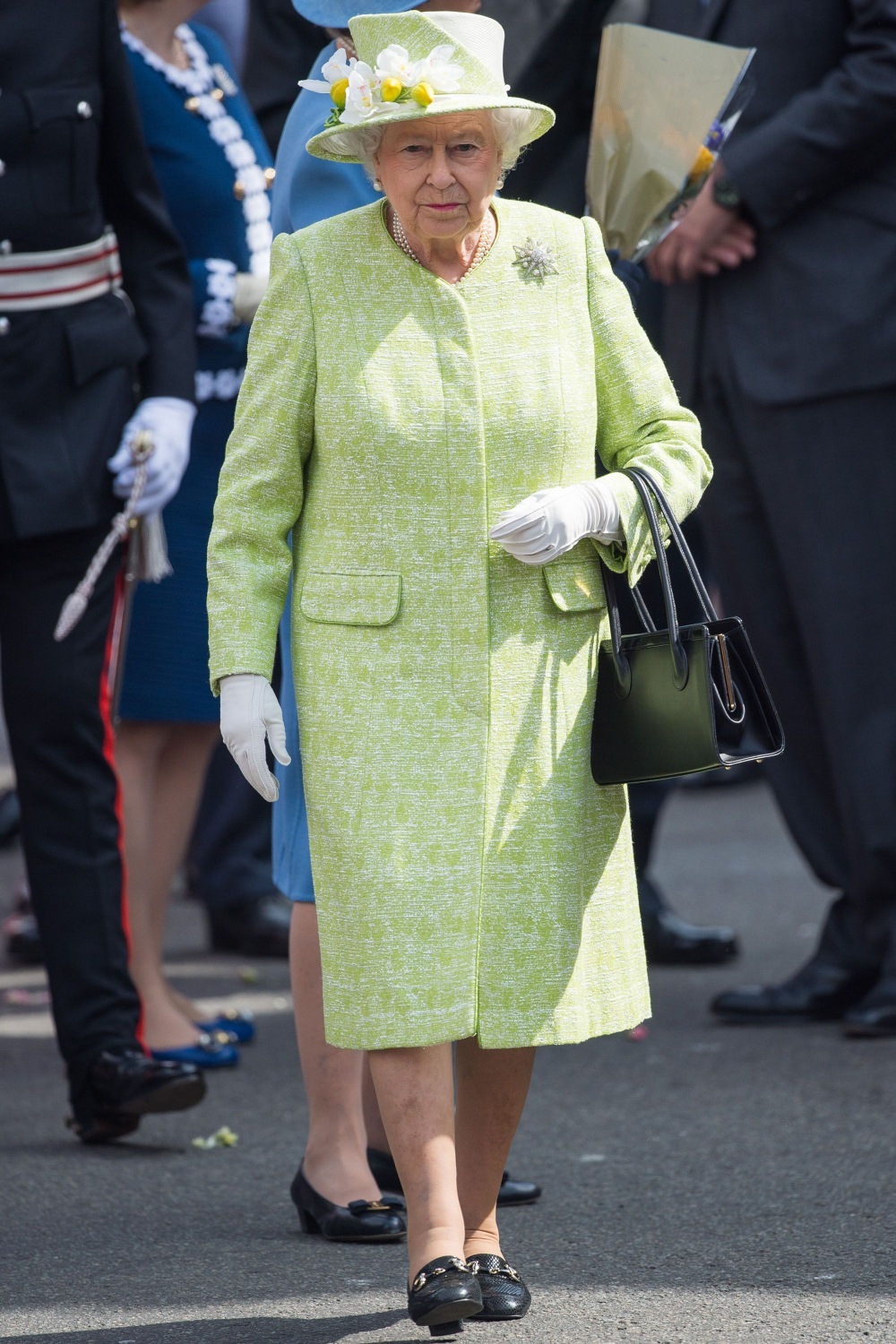 Nữ hoàng luôn tỏa sáng ở mỗi nơi bà đi qua với khí chất bất phàm. (Ảnh: AFP)