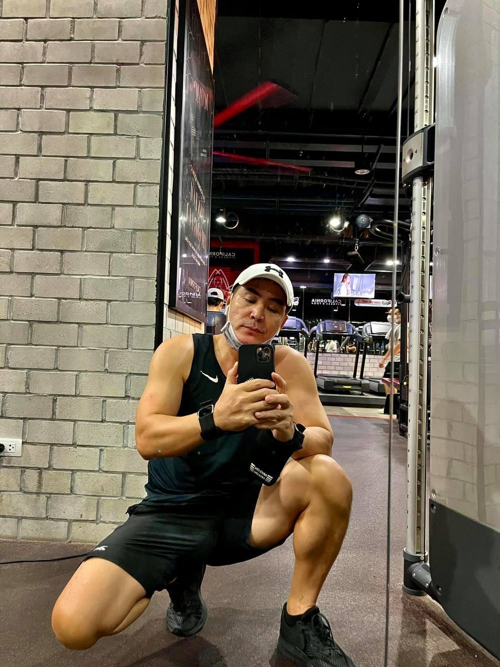  
Tuy nhiên, không thể phủ nhận, chính những đặc điểm này càng làm cho nam diễn viên thêm sự đàn ông, cuốn hút. (Ảnh: Team YAN)  

Nam diễn viên sở hữu hình thể rắn rỏi, cuốn hút ở ngưỡng tuổi hiện tại. (Ảnh: FB Trung Dũng)  - Tin sao Viet - Tin tuc sao Viet - Scandal sao Viet - Tin tuc cua Sao - Tin cua Sao