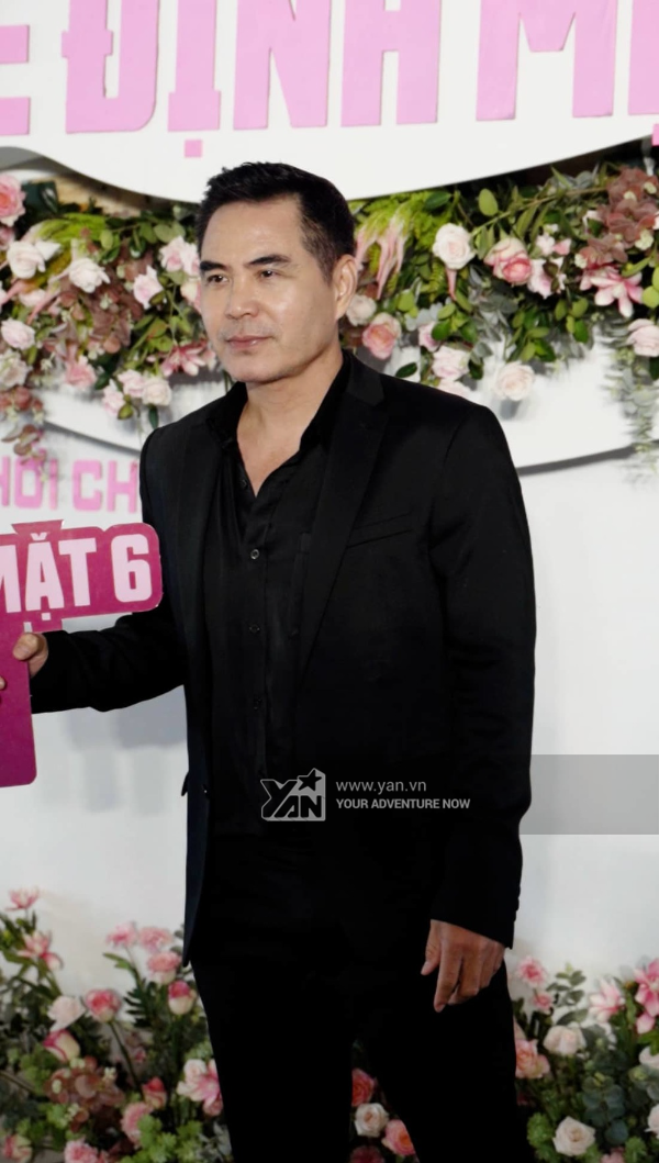  
Nam diễn viên chọn cho mình bộ suit đen đơn giản nhưng cực kỳ lịch lãm. (Ảnh: Team YAN)  - Tin sao Viet - Tin tuc sao Viet - Scandal sao Viet - Tin tuc cua Sao - Tin cua Sao