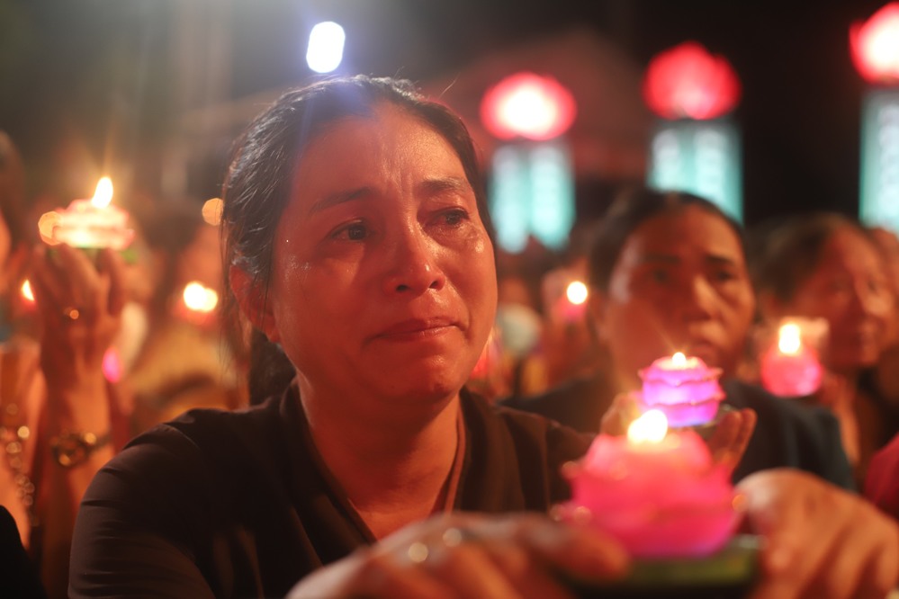  Mọi người đều thương tiếc cho cố ca sĩ. (Ảnh: Phạm Thành Trung) - Tin sao Viet - Tin tuc sao Viet - Scandal sao Viet - Tin tuc cua Sao - Tin cua Sao