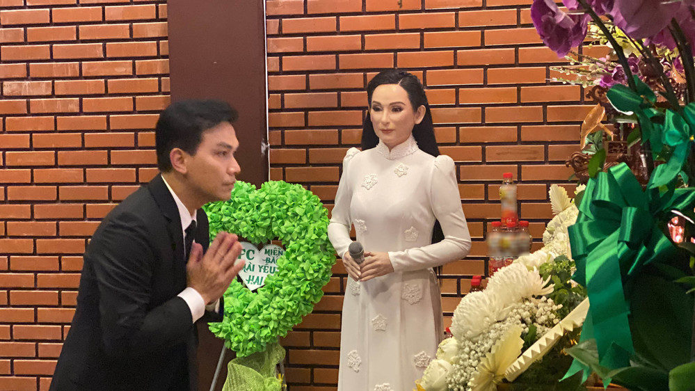  Mạnh Quỳnh về nước để dự đám giỗ đầu tiên của Phi Nhung. (Ảnh: Phạm Thành Trung) - Tin sao Viet - Tin tuc sao Viet - Scandal sao Viet - Tin tuc cua Sao - Tin cua Sao