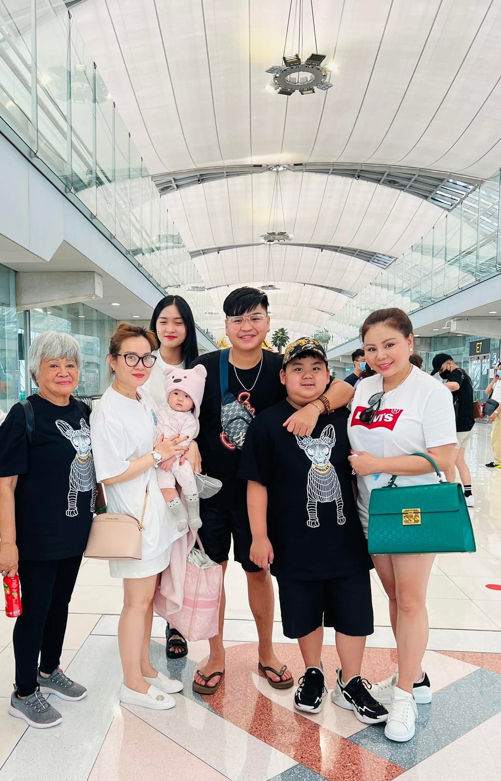  
Ngoài có biệt thự hoành tráng, cô còn dắt người nhà đi du lịch sang chảnh. (Ảnh: FB Nguyễn Lê Giang) - Tin sao Viet - Tin tuc sao Viet - Scandal sao Viet - Tin tuc cua Sao - Tin cua Sao