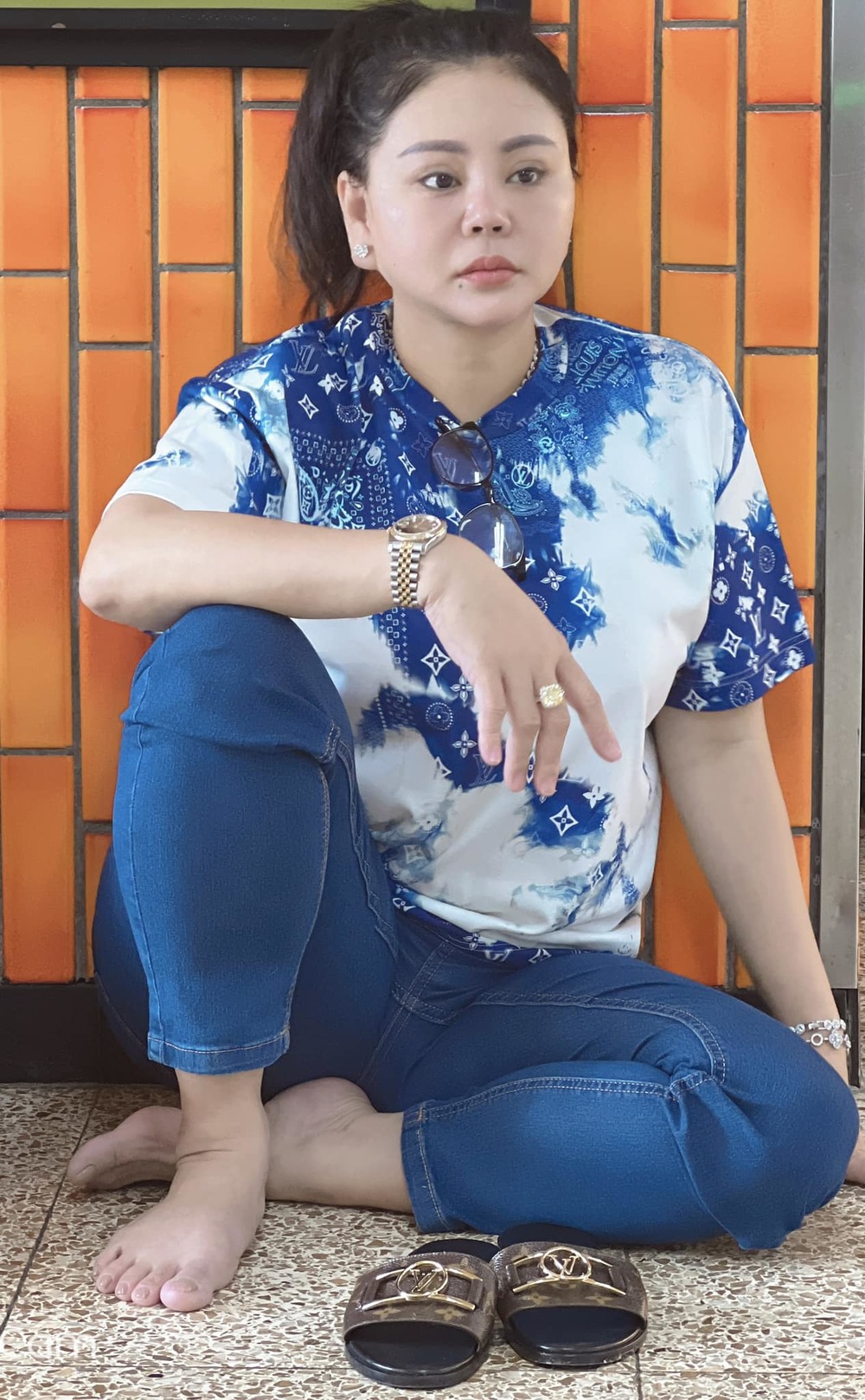  
Mỗi lần xuất hiện là phủ đầy hàng hiệu. (Ảnh: FB Nguyễn Lê Giang) - Tin sao Viet - Tin tuc sao Viet - Scandal sao Viet - Tin tuc cua Sao - Tin cua Sao