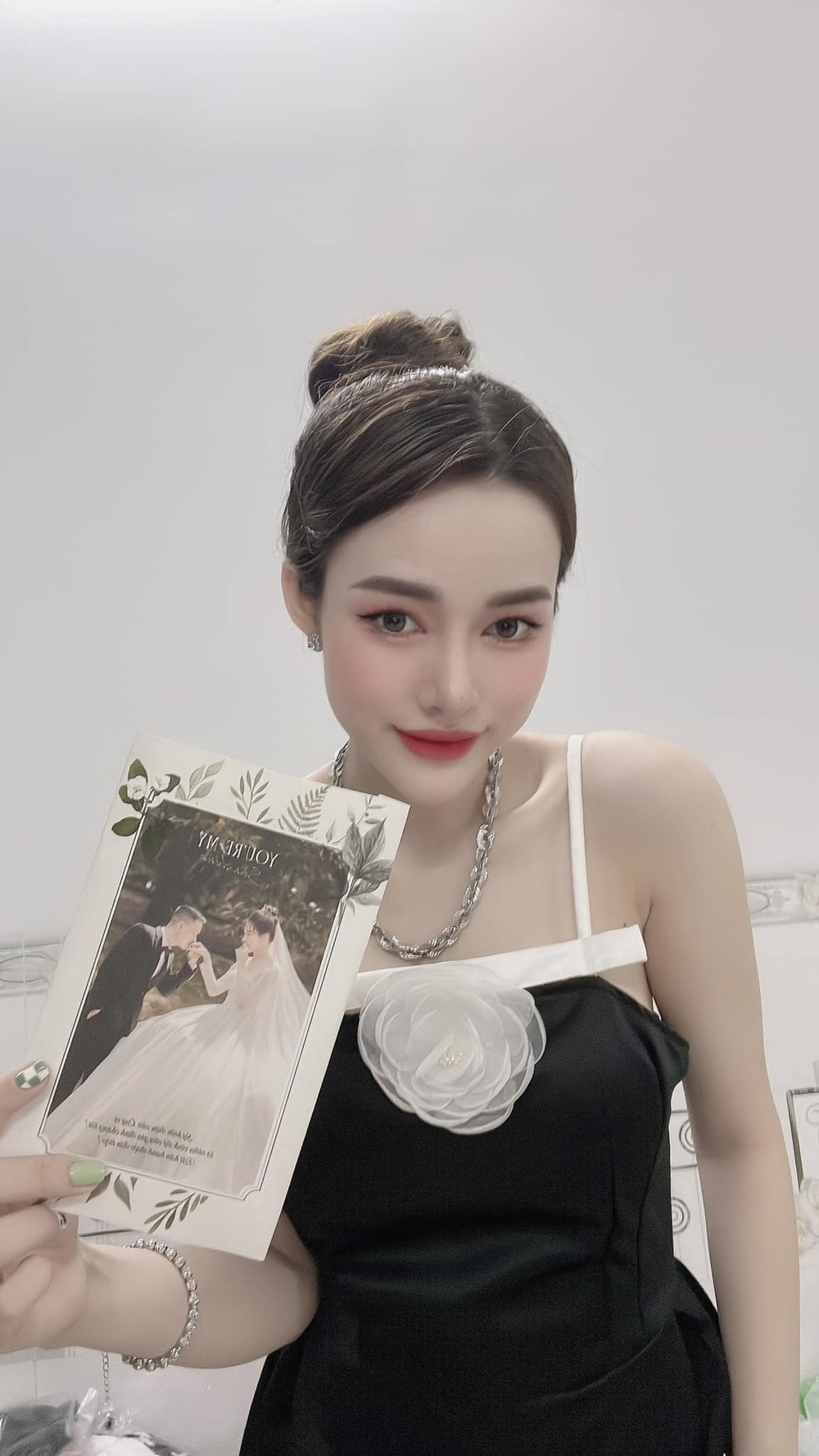  
Hiện tượng mạng năm nào đang hạnh phúc với cuộc sống riêng của mình. (Ảnh: FB Kem Kabi)