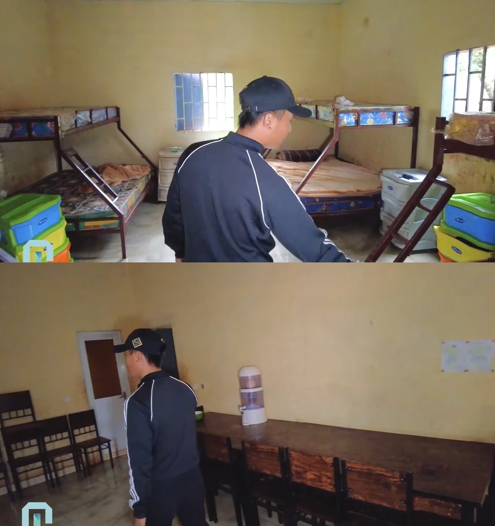  
Anh hài lòng với cách sống ngăn nắp, sạch sẽ của những đứa trẻ. (Ảnh: Chụp màn hình YouTube Quang Linh Vlogs)