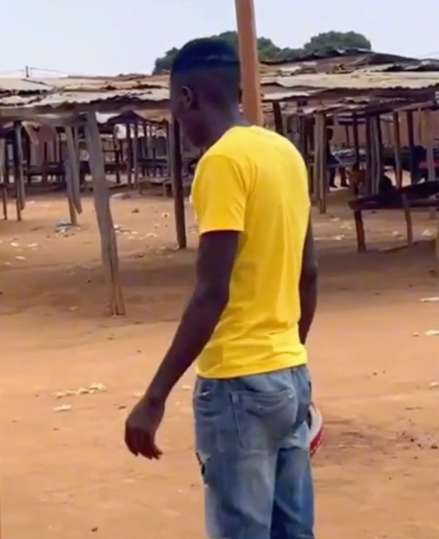  
Dù tức giận nhưng Lindo chẳng thể làm gì khác. (Ảnh: TikTok Angola Cuộc Sống Ở Châu Phi)