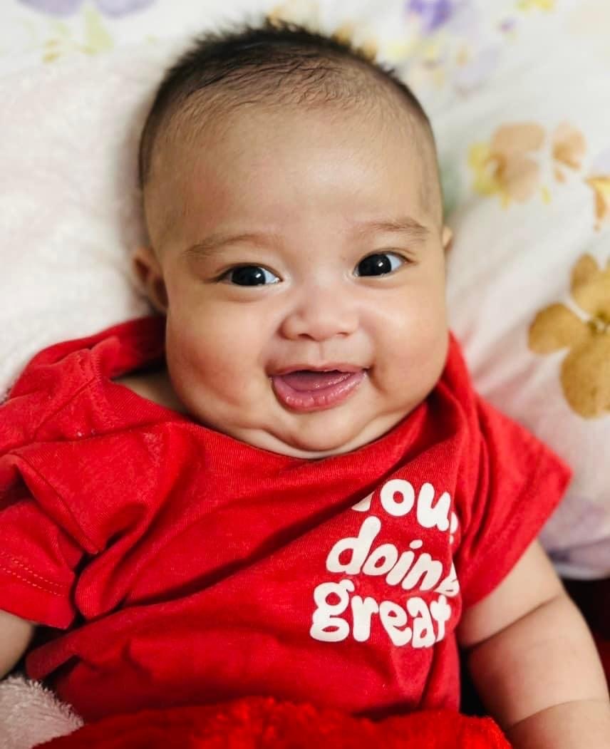  
Dĩ Kha "trộm vía" bụ bẫm và đáng yêu nên nhận được nhiều sự quan tâm. - Tin sao Viet - Tin tuc sao Viet - Scandal sao Viet - Tin tuc cua Sao - Tin cua Sao