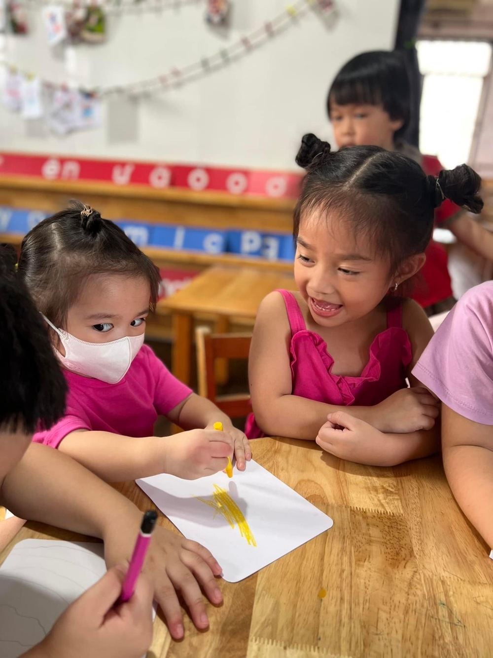  
Bảo Nhi ăn nói duyên dáng, Bảo Ngọc lại lém lỉnh.  - Tin sao Viet - Tin tuc sao Viet - Scandal sao Viet - Tin tuc cua Sao - Tin cua Sao