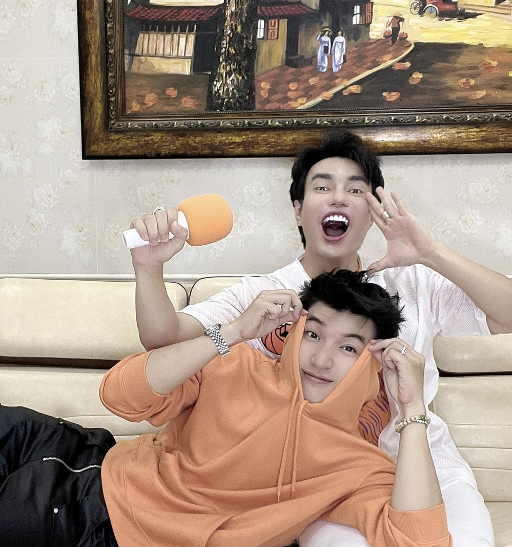  
Đam mê hát ở trong máu nên hay hát. - Tin sao Viet - Tin tuc sao Viet - Scandal sao Viet - Tin tuc cua Sao - Tin cua Sao