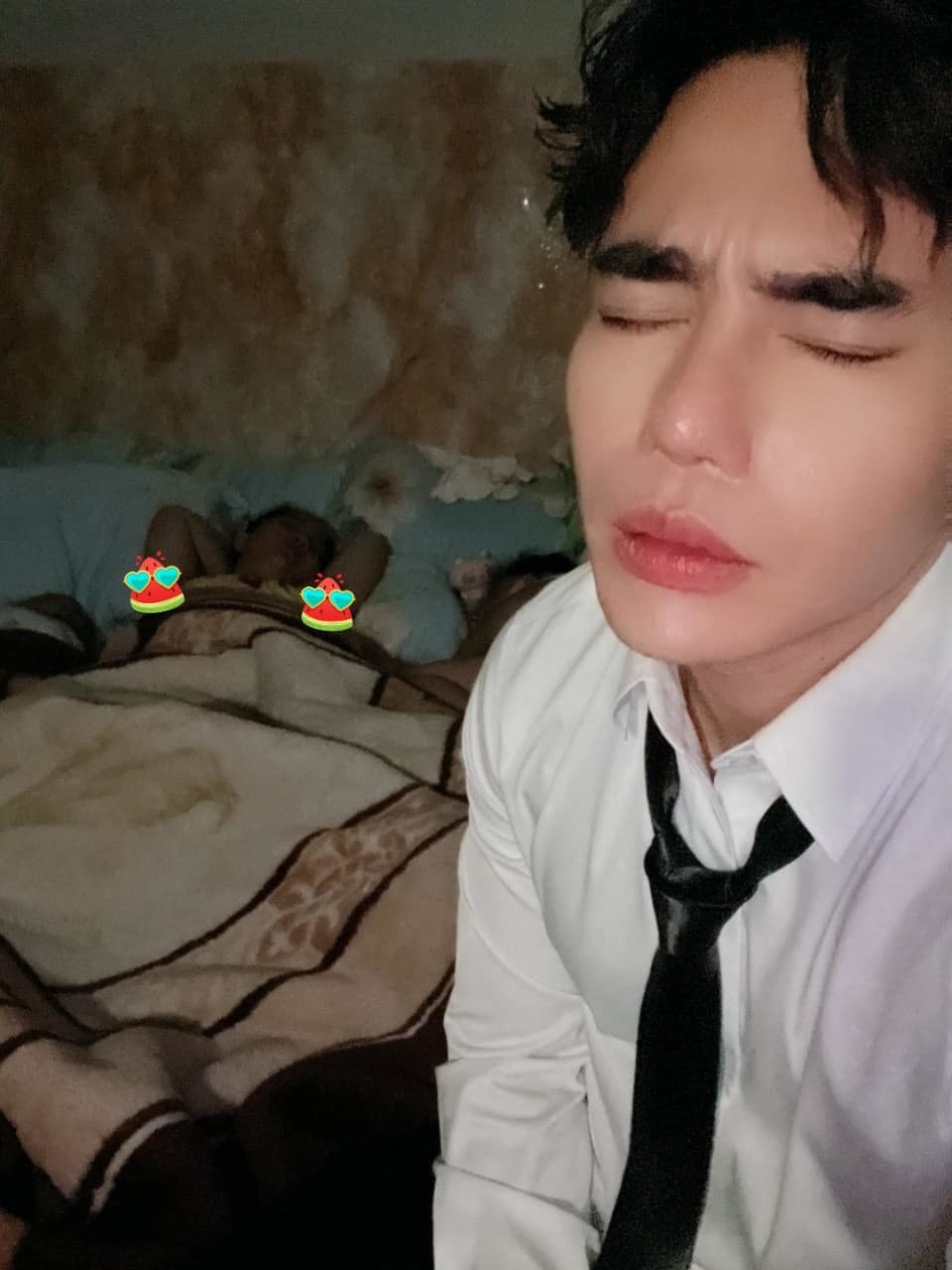  
Tuy nhiên khi về với thực tại, anh xin lỗi vợ vì đã tiêu hơn 50 triệu cho đêm diễn. - Tin sao Viet - Tin tuc sao Viet - Scandal sao Viet - Tin tuc cua Sao - Tin cua Sao