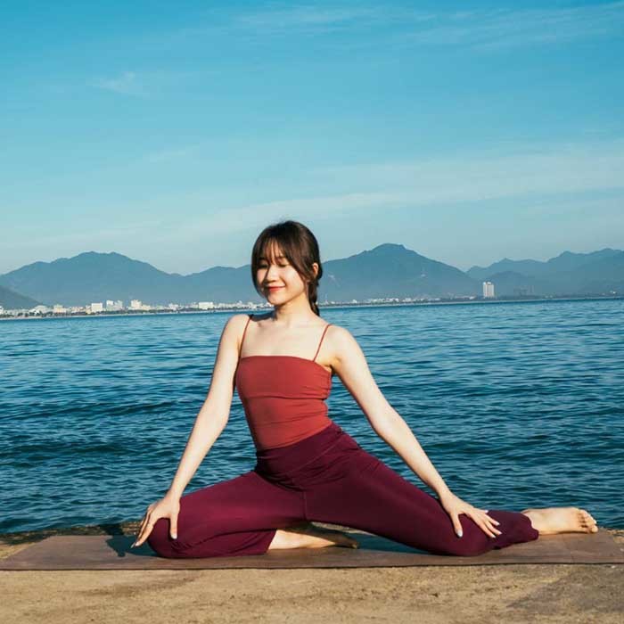  
Cô nàng là một huấn luyện viên Yoga khá nổi tiếng trên mạng xã hội. (Ảnh: FB P.N.U.N)