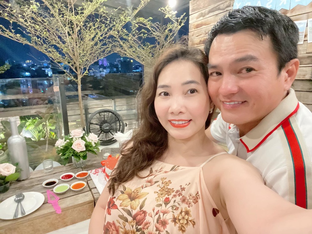  
Có thể thấy, Cao Minh Đạt rất yêu thương và chiều chuộng bà xã kém 8 tuổi. - Tin sao Viet - Tin tuc sao Viet - Scandal sao Viet - Tin tuc cua Sao - Tin cua Sao