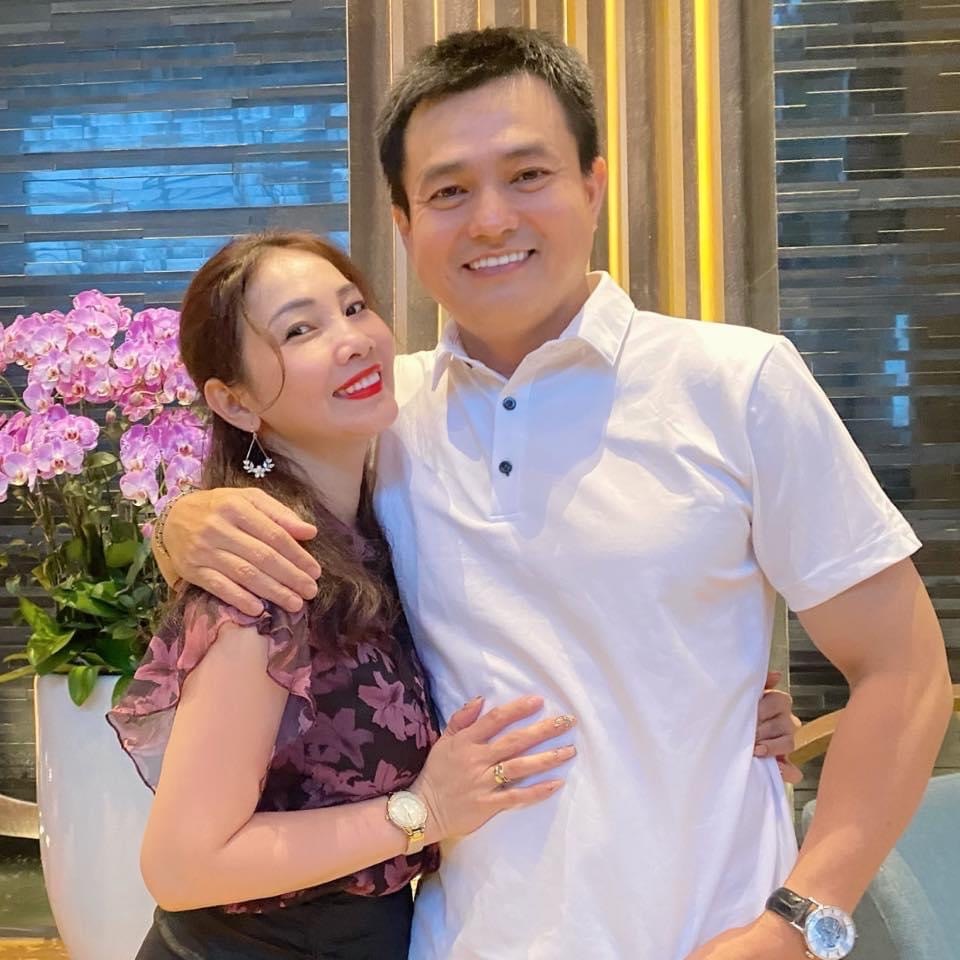  
Hai vợ chồng vô cùng trẻ trung và rạng rỡ, chứng tỏ tình cảm luôn gắn kết. - Tin sao Viet - Tin tuc sao Viet - Scandal sao Viet - Tin tuc cua Sao - Tin cua Sao