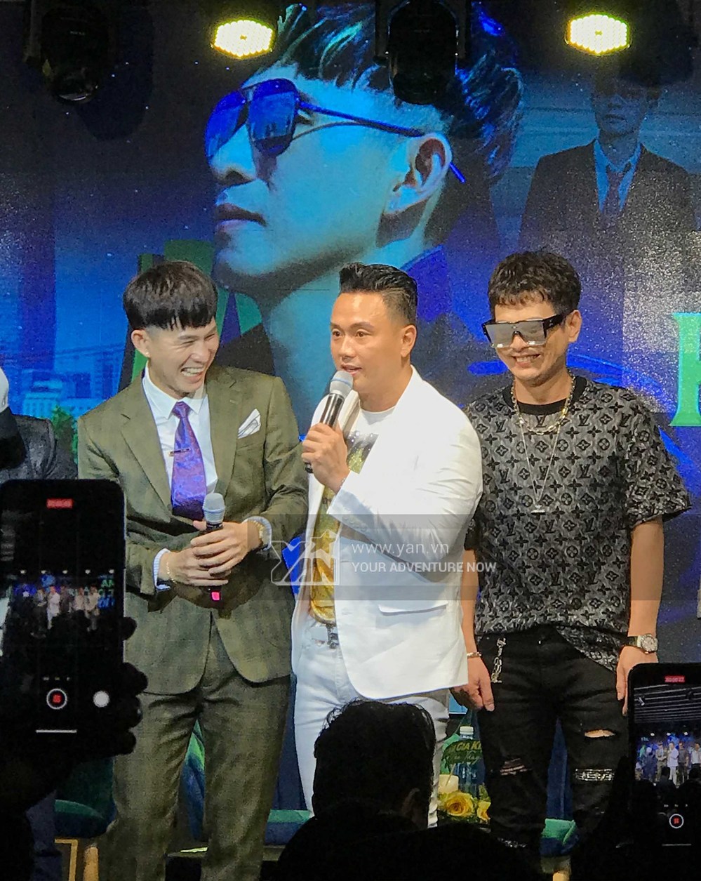  
Hàn Thái Tú, Lâm Hùng vui mừng khi bạn thân tái xuất showbiz. (Ảnh: Team YAN) - Tin sao Viet - Tin tuc sao Viet - Scandal sao Viet - Tin tuc cua Sao - Tin cua Sao