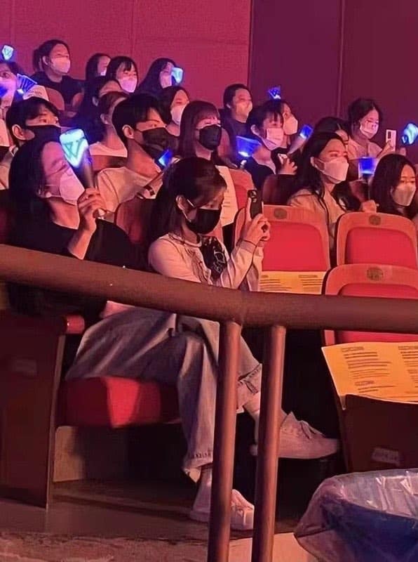 
Jennie ủng hộ concert solo của Mino. (Ảnh: Pinterest)