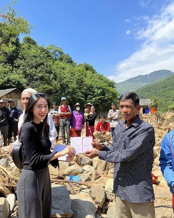  
Chuyến đi của cô nhận được sự quan tâm đặc biệt của dư luận. (Ảnh: FB Thủy Tiên) - Tin sao Viet - Tin tuc sao Viet - Scandal sao Viet - Tin tuc cua Sao - Tin cua Sao