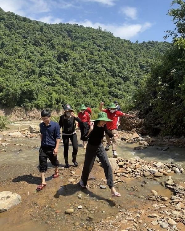  
Hình ảnh của Thủy Tiên được Công Vinh đăng tải khiến nhiều người chú ý. (Ảnh: FB Le Cong Vinh) - Tin sao Viet - Tin tuc sao Viet - Scandal sao Viet - Tin tuc cua Sao - Tin cua Sao