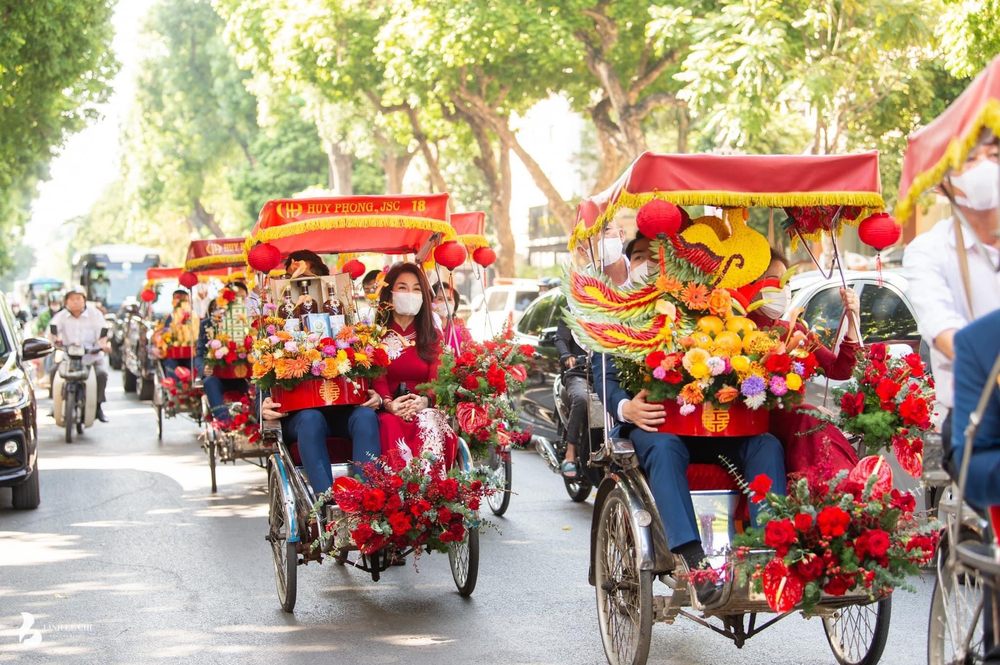 Đám hỏi Đỗ Mỹ Linh rước dâu bằng xích lô, đậm chất truyền thống