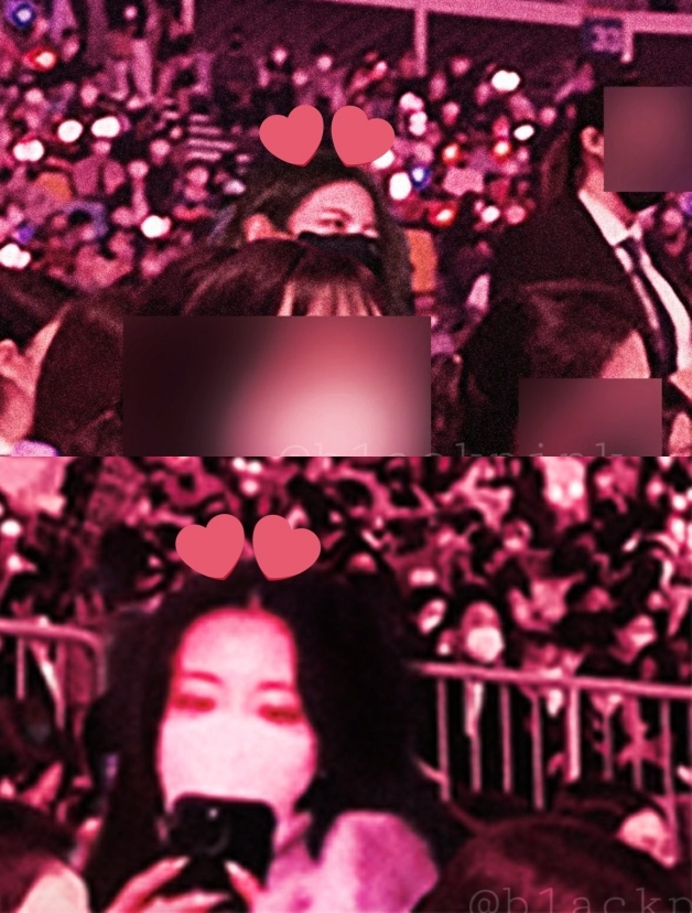  
Hai fan cứng Lia và Yuna cũng có mặt, miệt mài quay video các tiết mục của BLACKPINK. (Ảnh: Twitter @bnenep1)