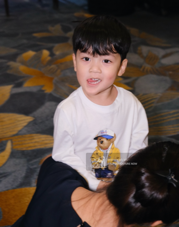  
Nhóc tỳ lém lỉnh và đáng yêu. (Ảnh: Team YAN) - Tin sao Viet - Tin tuc sao Viet - Scandal sao Viet - Tin tuc cua Sao - Tin cua Sao