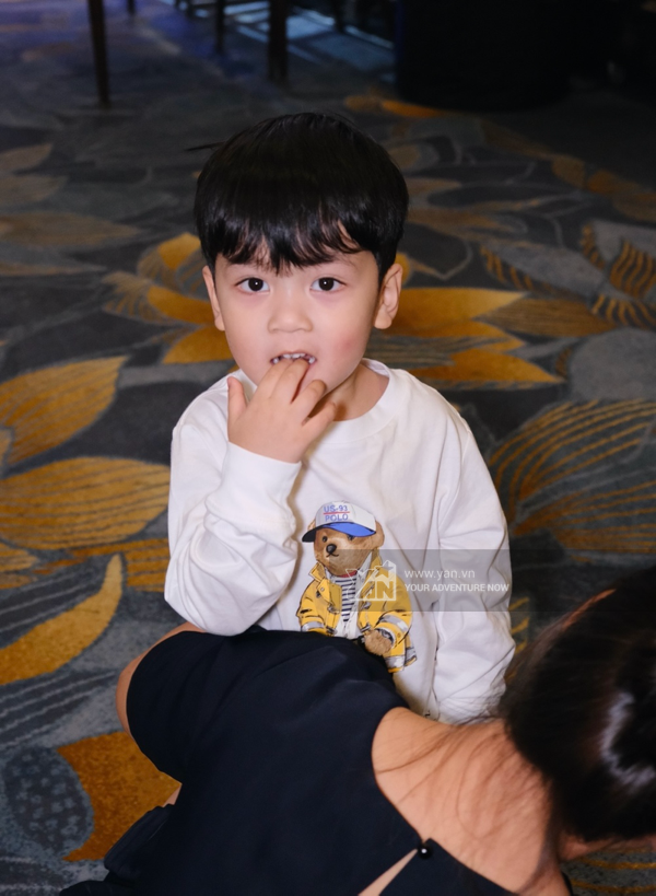  
Biểu cảm của nhóc tỳ khiến khán giả muốn cưng nựng vì quá dễ thương. (Ảnh: Team YAN) - Tin sao Viet - Tin tuc sao Viet - Scandal sao Viet - Tin tuc cua Sao - Tin cua Sao