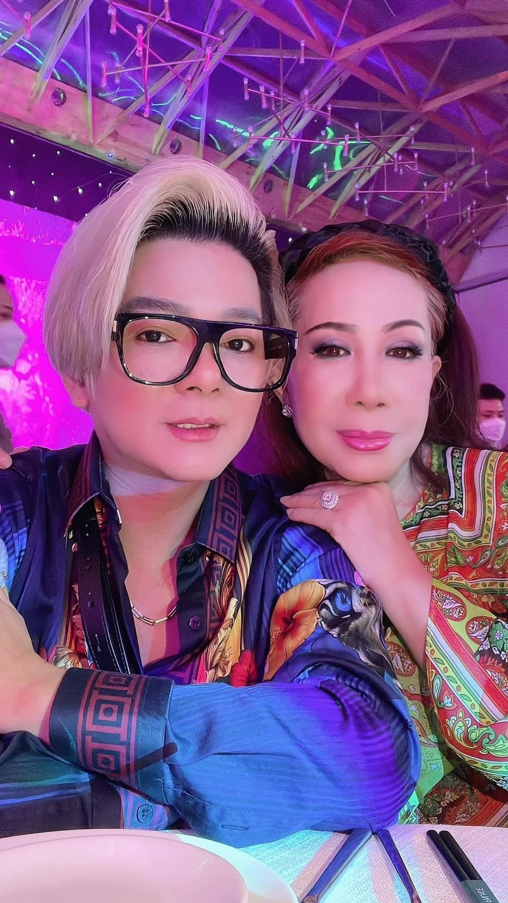  
Cô thường xuyên được ông xã dắt đi những sự kiện quan trọng. - Tin sao Viet - Tin tuc sao Viet - Scandal sao Viet - Tin tuc cua Sao - Tin cua Sao