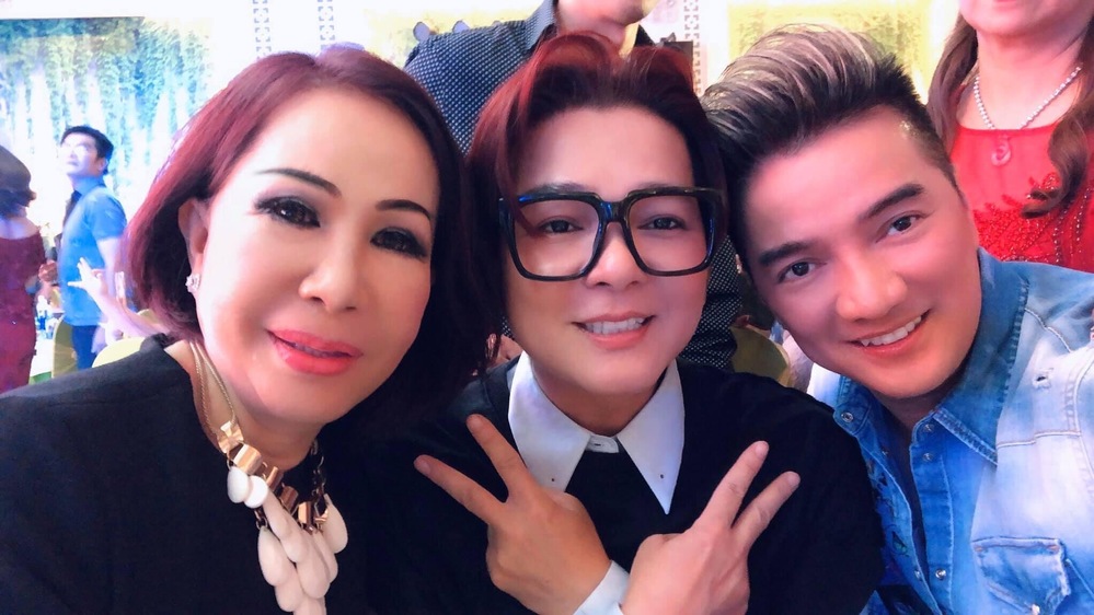  
Đàm Vĩnh Hưng cũng rất quý mến bà xã Vũ Hà. - Tin sao Viet - Tin tuc sao Viet - Scandal sao Viet - Tin tuc cua Sao - Tin cua Sao