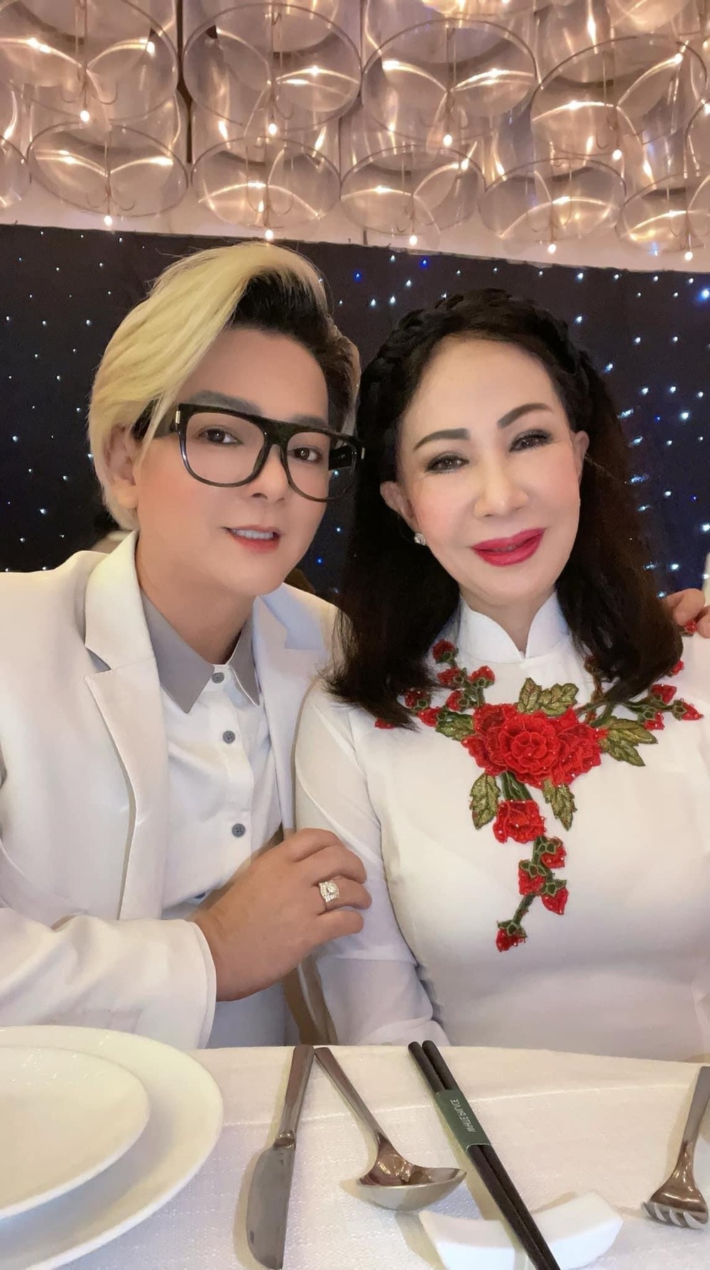  
Vợ chồng Vũ Hà hạnh phúc sau nhiều năm chung sống. - Tin sao Viet - Tin tuc sao Viet - Scandal sao Viet - Tin tuc cua Sao - Tin cua Sao