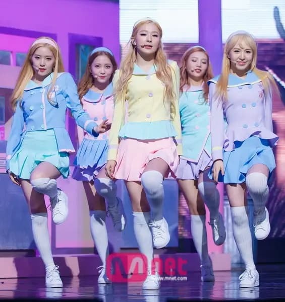    Người hâm mộ phát "lú" trước khoảnh khắc này. (Ảnh: Mnet)