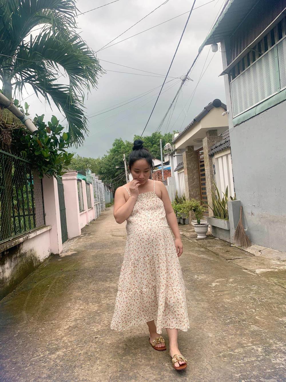  
Cô hi sinh tất cả vì gia đình nhỏ. (Ảnh: FB Quỳnh Quỳnh) - Tin sao Viet - Tin tuc sao Viet - Scandal sao Viet - Tin tuc cua Sao - Tin cua Sao