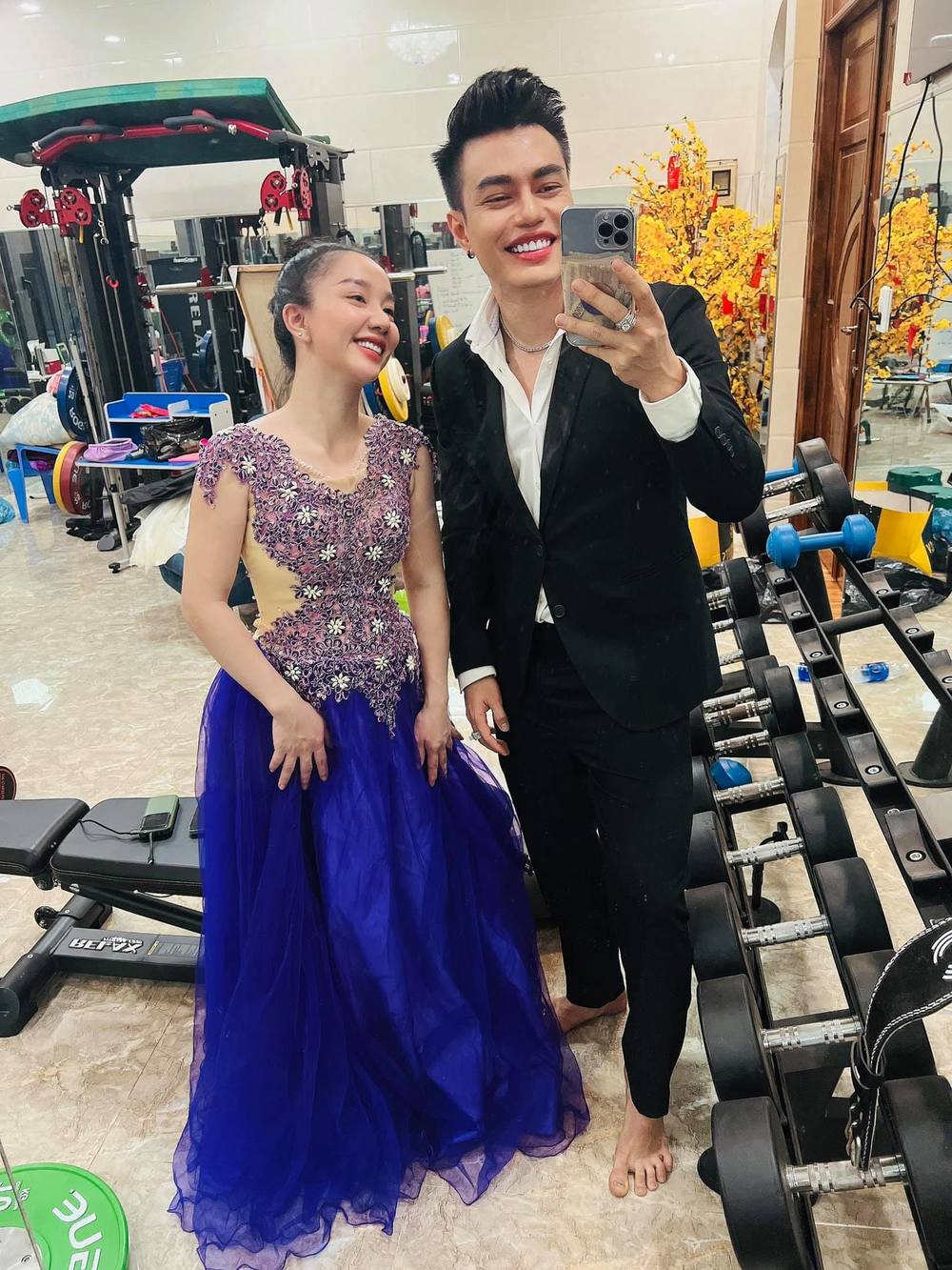  
Không gian bên trong còn có cả phòng tập gym hiện tại. (Ảnh: FB Lê Dương Bảo Lâm) - Tin sao Viet - Tin tuc sao Viet - Scandal sao Viet - Tin tuc cua Sao - Tin cua Sao