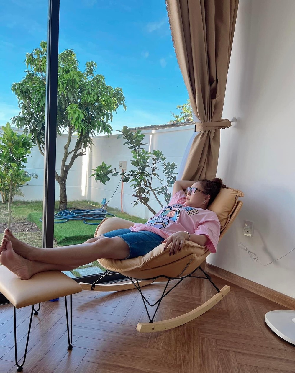  
Biệt thự 10 tỷ của Lê Giang chứng tỏ độ giàu có của cô. (Ảnh: FB Nguyễn Lê Giang) - Tin sao Viet - Tin tuc sao Viet - Scandal sao Viet - Tin tuc cua Sao - Tin cua Sao