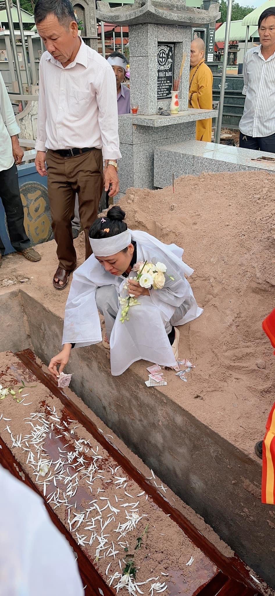  
Nữ diễn viên dành nhiều tình cảm cho bà và luôn xem nội là cả thế giới. - Tin sao Viet - Tin tuc sao Viet - Scandal sao Viet - Tin tuc cua Sao - Tin cua Sao