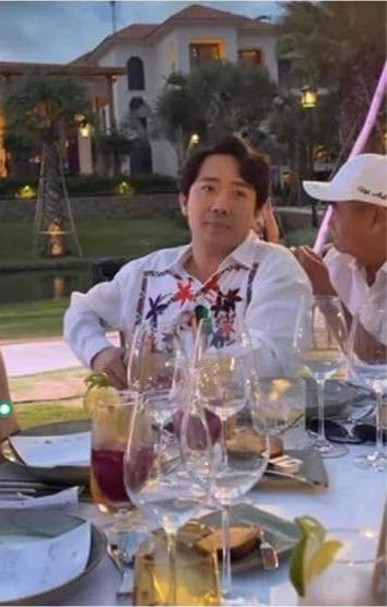  
Bà xã nam MC "Người ấy là ai" không đi chung cùng anh. (Ảnh: Chụp màn hình FB Sam) - Tin sao Viet - Tin tuc sao Viet - Scandal sao Viet - Tin tuc cua Sao - Tin cua Sao