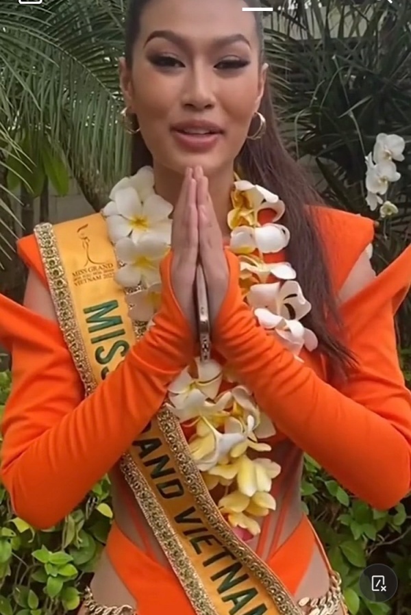  Cô chào fan xứ sở Chùa Vàng bằng tiếng Thái. (Ảnh: Chụp màn hình MGI)