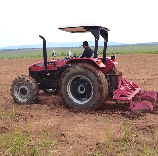  
Anh chàng hào hứng với công việc. (Ảnh: Chụp màn hình YouTube Quang Linh Vlogs - Cuộc Sống ở Châu Phi)