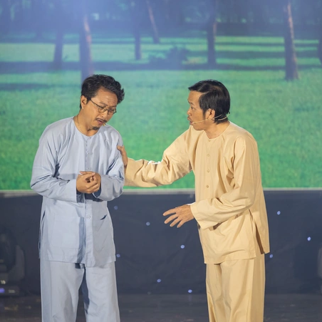  Mới đây anh diễn cùng Hứa Minh Đạt. (Ảnh: Dân Trí)