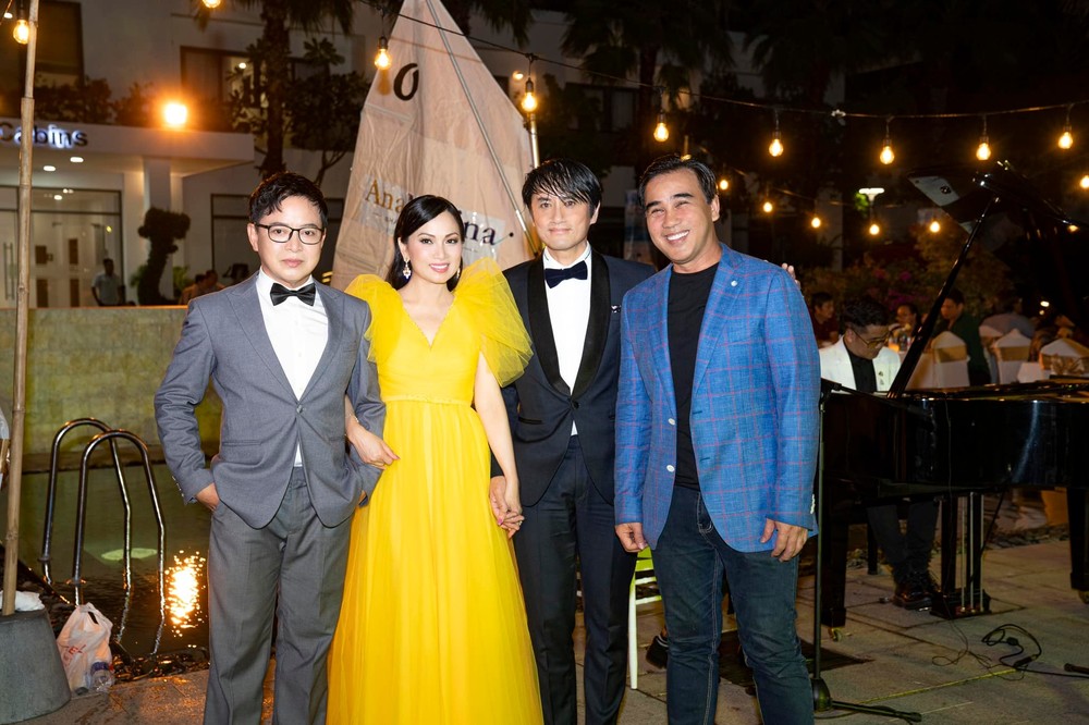  
Nhiều năm trôi qua, nam diễn viên vẫn thân thiết với Quyền Linh, Hà Phương khi trở về nước. (Ảnh: FB Thái San) - Tin sao Viet - Tin tuc sao Viet - Scandal sao Viet - Tin tuc cua Sao - Tin cua Sao