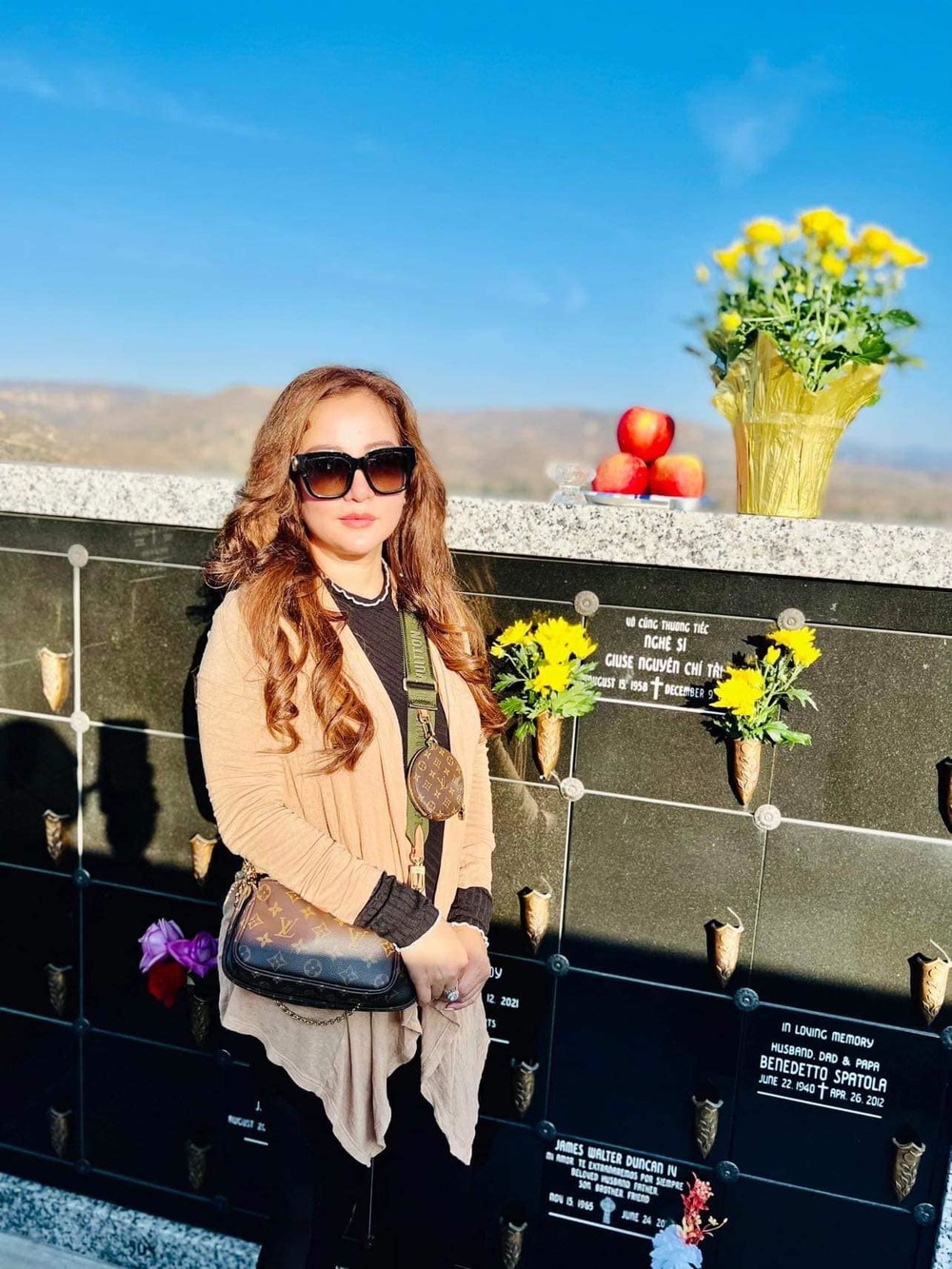  
Nữ danh hài vẫn thương tiếc cho sự ra đi của đàn anh. (Ảnh: FB Trần Thúy Nga) - Tin sao Viet - Tin tuc sao Viet - Scandal sao Viet - Tin tuc cua Sao - Tin cua Sao