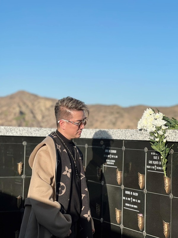  
Đàm Vĩnh Hưng đến thăm đàn anh khi sang Mỹ. (Ảnh: FB Đàm Vĩnh Hưng) - Tin sao Viet - Tin tuc sao Viet - Scandal sao Viet - Tin tuc cua Sao - Tin cua Sao