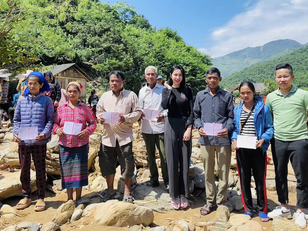  
Thủy Tiên về quê chồng ở Nghệ An để làm từ thiện. (Ảnh: FB Thủy Tiên) - Tin sao Viet - Tin tuc sao Viet - Scandal sao Viet - Tin tuc cua Sao - Tin cua Sao