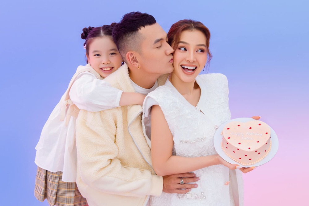  Cả gia đình yêu thương nhau khiến dân tình ngưỡng mộ. (Ảnh: FB Quan Ly Binh) - Tin sao Viet - Tin tuc sao Viet - Scandal sao Viet - Tin tuc cua Sao - Tin cua Sao