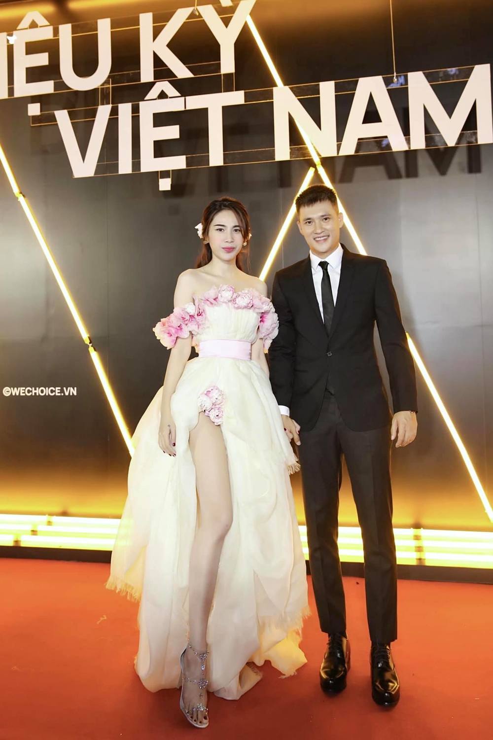  
Không chỉ cùng xuất hiện trong các chuyến đi từ thiện, cặp vợ chồng còn hay đi sự kiện cùng nhau. (Ảnh: FB Thủy Tiên) - Tin sao Viet - Tin tuc sao Viet - Scandal sao Viet - Tin tuc cua Sao - Tin cua Sao