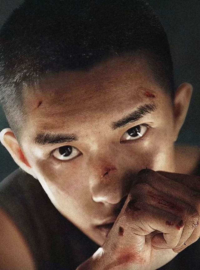    Vai diễn Tiểu Bắc trong bộ phim Em Của Thời Niên Thiếu đem về cho Dịch Dương Thiên Tỉ giải Diễn viên mới xuất sắc nhất thuộc LHP Kim Tượng. (Ảnh: Sina)