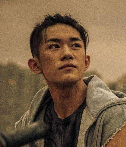    Cùng với sự thành công của vai chính đầu tiên trong sự nghiệp, con đường điện ảnh của Dịch Dương Thiên Tỉ đang sáng hơn bao giờ hết. (Ảnh: Sina)