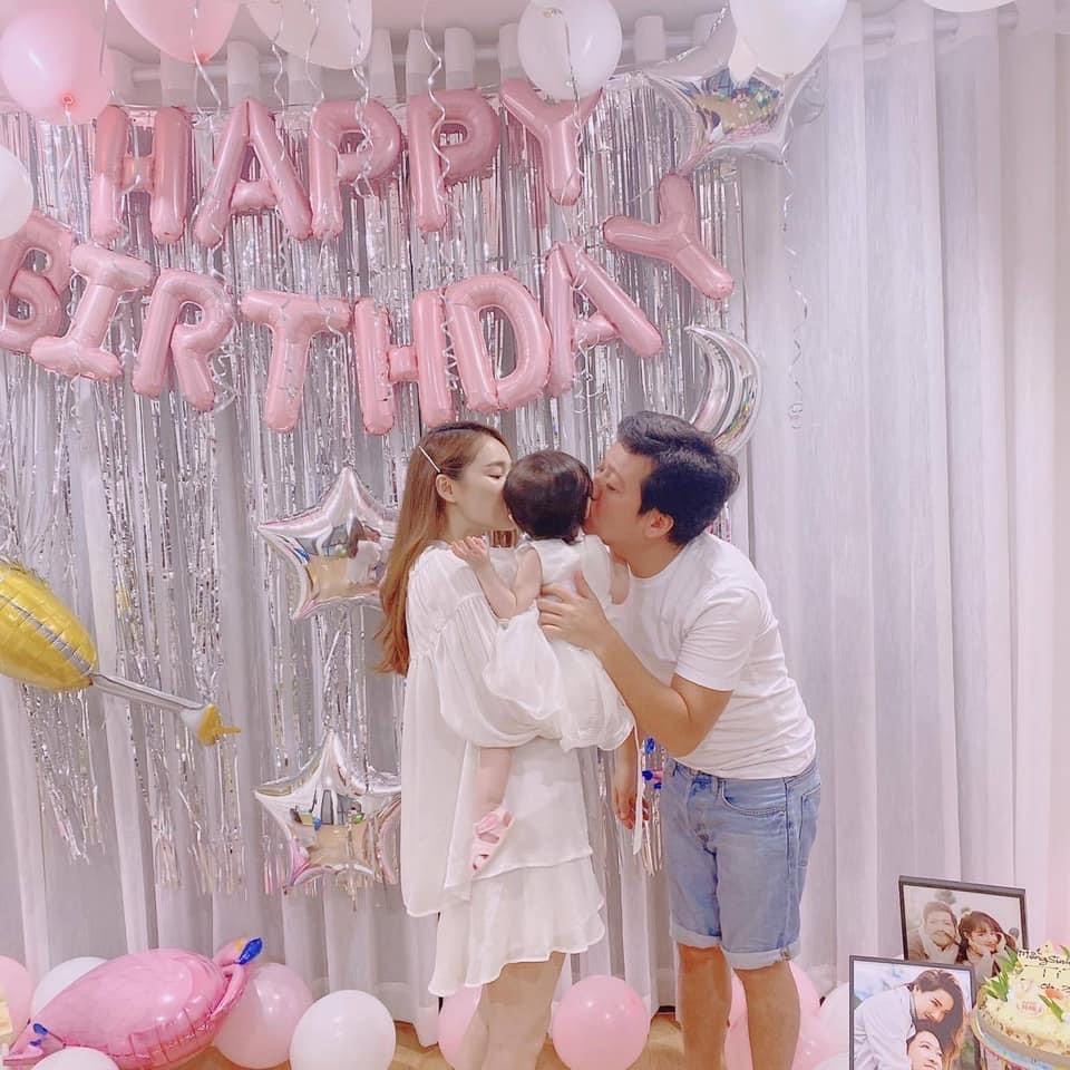  
Trường Giang được xem là mẫu đàn ông của gia đình. (Ảnh: FB Nabi Nhã Phương) - Tin sao Viet - Tin tuc sao Viet - Scandal sao Viet - Tin tuc cua Sao - Tin cua Sao