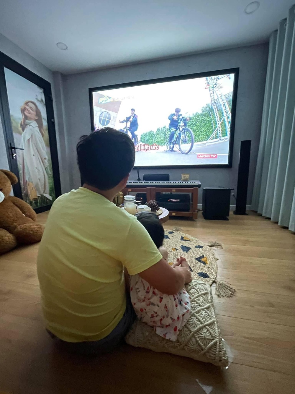  
Anh luôn chăm con phụ giúp vợ để cô có thời gian yêu bản thân. (Ảnh: FB Nabi Nhã Phương) - Tin sao Viet - Tin tuc sao Viet - Scandal sao Viet - Tin tuc cua Sao - Tin cua Sao