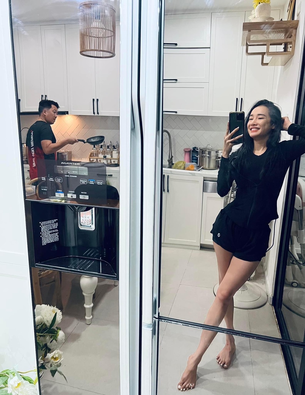  
Anh là người thường xuyên vào bếp nấu ăn cho bà xã. (Ảnh: FB Nabi Nhã Phương) - Tin sao Viet - Tin tuc sao Viet - Scandal sao Viet - Tin tuc cua Sao - Tin cua Sao